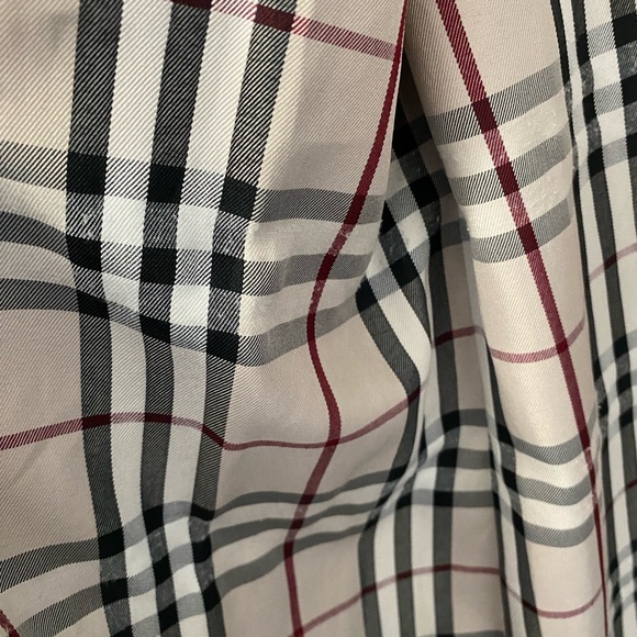 Burberry Elegant Black Trench Coat - Picture 9 of 10